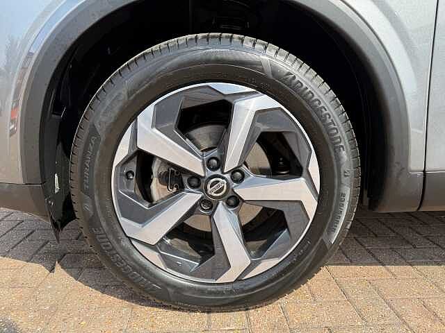 Nissan Qashqai 1.3 DiG-T MH N-Connecta 5dr