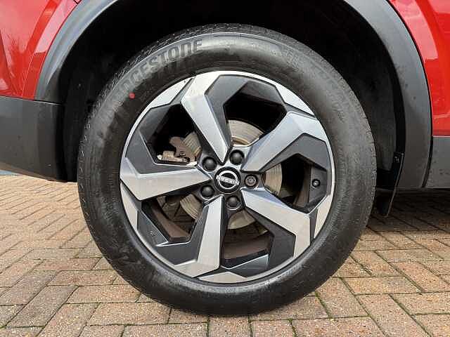 Nissan Qashqai 1.3 DiG-T MH 158 N-Connecta 5dr Xtronic