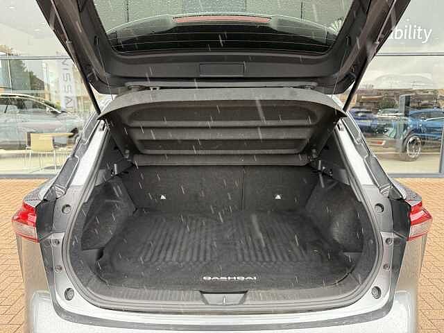 Nissan Qashqai 1.3 DiG-T MH N-Connecta 5dr