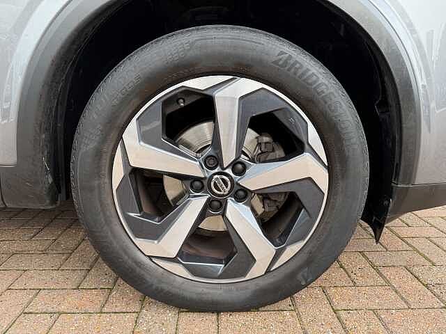 Nissan Qashqai 1.3 DiG-T MH N-Connecta 5dr