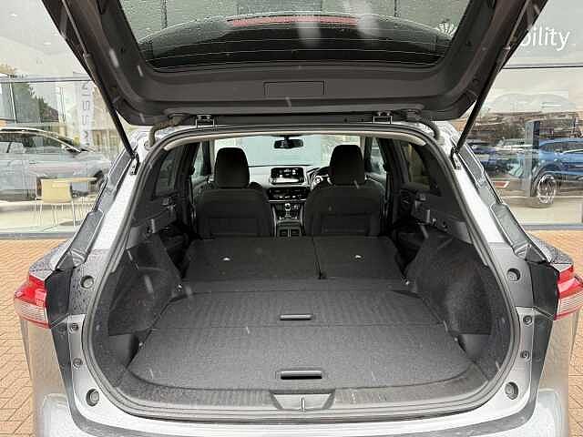 Nissan Qashqai 1.3 DiG-T MH N-Connecta 5dr