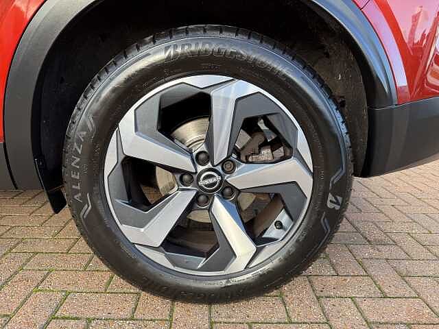 Nissan Qashqai 1.3 DiG-T MH N-Connecta 5dr