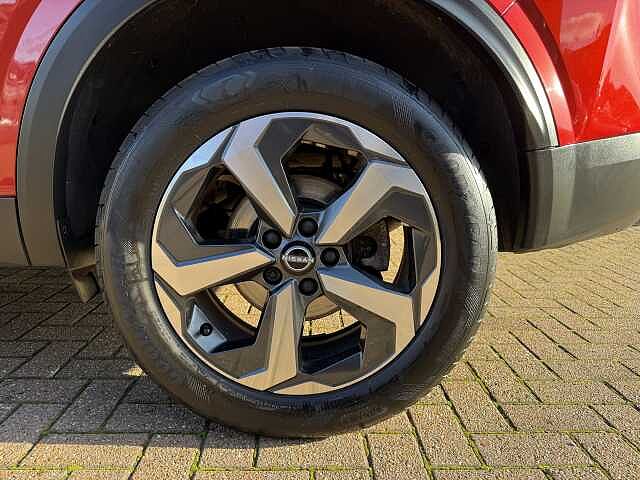 Nissan Qashqai 1.3 DiG-T MH N-Connecta 5dr