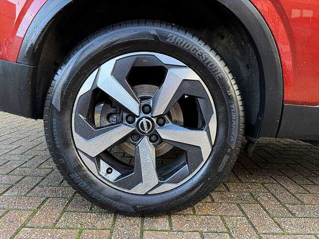 Nissan Qashqai 1.3 DiG-T MH N-Connecta 5dr