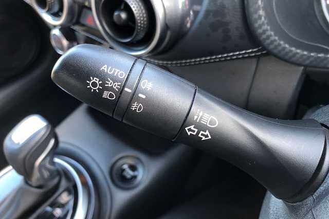 Nissan Juke 1.6 Hybrid Tekna 5dr Auto