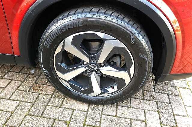 Nissan Qashqai 1.3 DiG-T MH N-Connecta 5dr