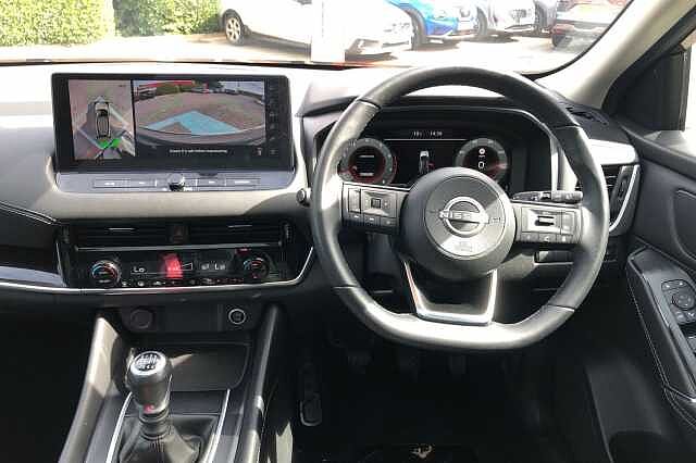 Nissan Qashqai 1.3 DiG-T MH N-Connecta 5dr