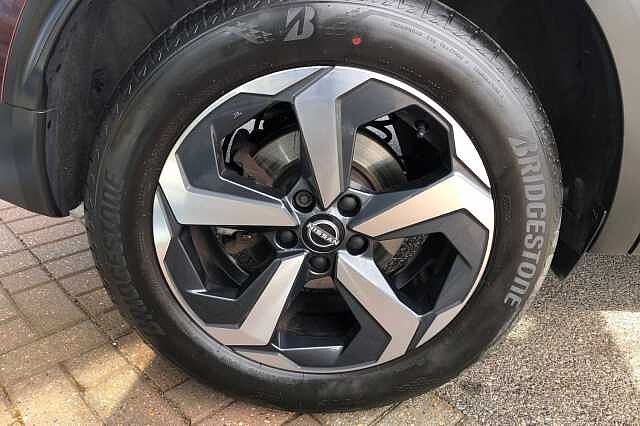 Nissan Qashqai 1.3 DiG-T MH N-Connecta 5dr