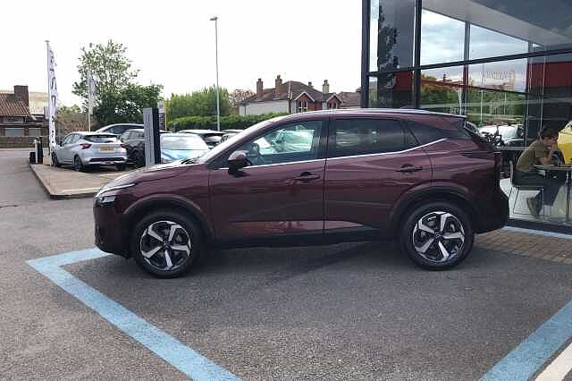 Nissan Qashqai 1.3 DiG-T MH N-Connecta 5dr